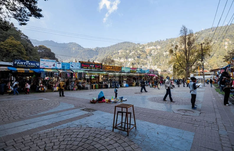 Stroll Mall Road & Tibetan Market Nainital